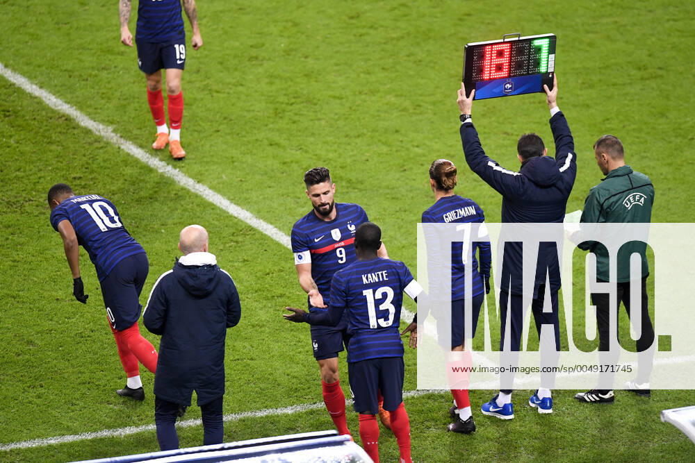 REMPLACEMENT - FAIR PLAY - 09 OLIVIER GIROUD (FRA) FOOTBALL : France vs Finlande - Match Amical - 11 11 2020 FEP Panoramic