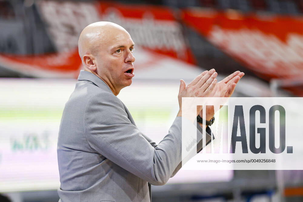 Head coach Rodrigo Pastore Niners Chemnitz Brose Bamberg Niners Chemnitz easyCredit BBL Basketball Bundesliga Basketball Season 2020 21 2 matchday, 19 11 2020 Bamberg, Brose Arena photo Daniel Löb Any use of the photo is subject to a fee according to the currently valid MFM list plus VAT. Requires a specimen copy If the photo is to be used for purposes other than journalism, please consult the photographer for advertising For any usage other than editorial purposes please contact the author