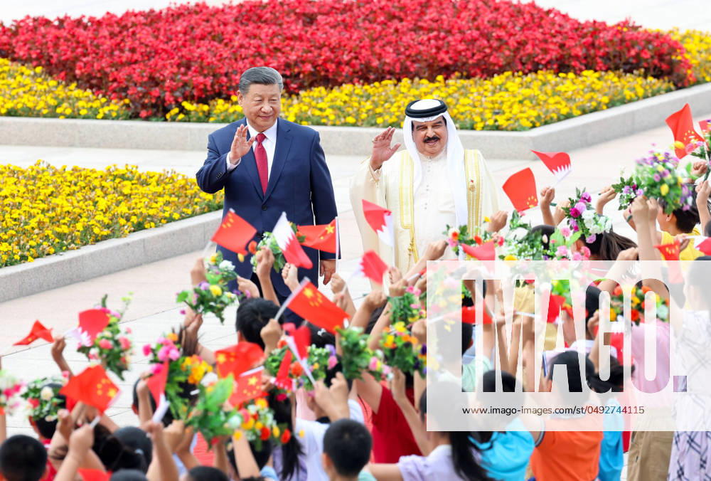Peking, Xi Jinping empfängt Hamad bin Isa Al Khalifa in Peking (240531) -- BEIJING, May 31, 2024 -- Chinese President Xi Jinping holds a welcome ceremony for Bahrain s King Hamad bin Isa Al Khalifa at the square outside the east gate of the Great Hall of the People before their talks in Beijing, capital of China, May 31, 2024. Xi held talks with Hamad at the Great Hall of the People in Beijing on Friday. Hamad, who is in China on a state visit, attended the opening ceremony of the 10th ministerial conference of the China-Arab States Cooperation Forum. ) CHINA-BEIJING-XI JINPING-BAHRAIN-KING-TALKS (CN) YaoxDawei
