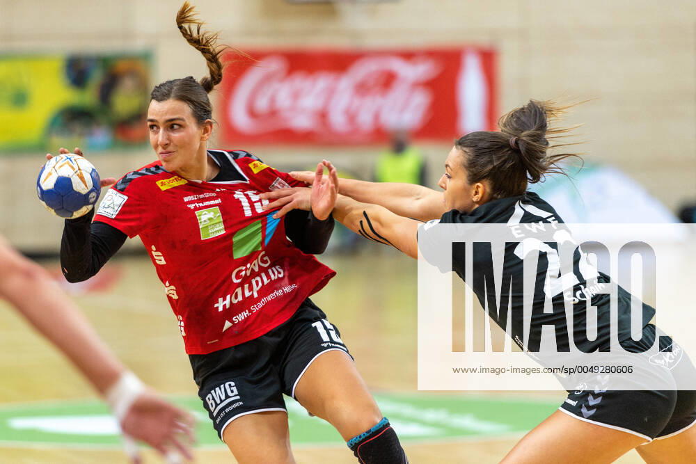 Cecilie Woller SV Union Halle against Jana Scheib Wildungen Vipers SV Union Halle Neustadt Wildcats vs HSG Bad Wildungen Vipers Handball 1 Bundesliga Season 2020 2021 Copyright xVIADATAx xHolgerxJohnx Halle Saale Sachsen Anhalt Germany