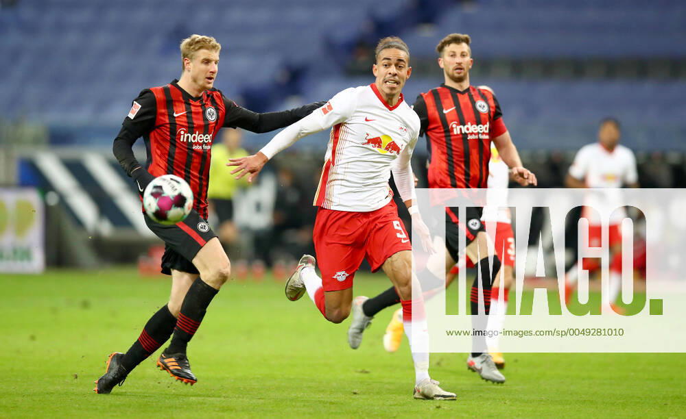 Frankfurt RB Leipzig 21 11 2020 Frankfurt M , 21 11 2020, Deutsche Bank Park, Fussball Bundesliga , SG Eintracht Frankfurt vs RB Leipzig , In the picture from Martin Hinteregger 13, Frankfurt and Yussuf Poulsen 9, RB Leipzig , DFL Êregulations prohibit any use of photographs as image sequences and or quasi video ,