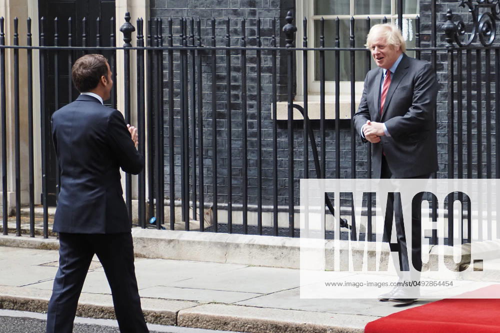 French President Emmanuel Macron visits UK PM Boris Johnson 10 Downing Street, London, UK - 18 June 2020. French President Emmanuel Macron in London to mark the 80th anniversary of Charles de Gaulle’s radio appeal to his countrymen to resist Nazi occupation, and to discuss Brexit with British Prime Minister Boris Johnson. London, England, UK on June 18, 2020. CAP JOR JOR London Greater London Great Britain