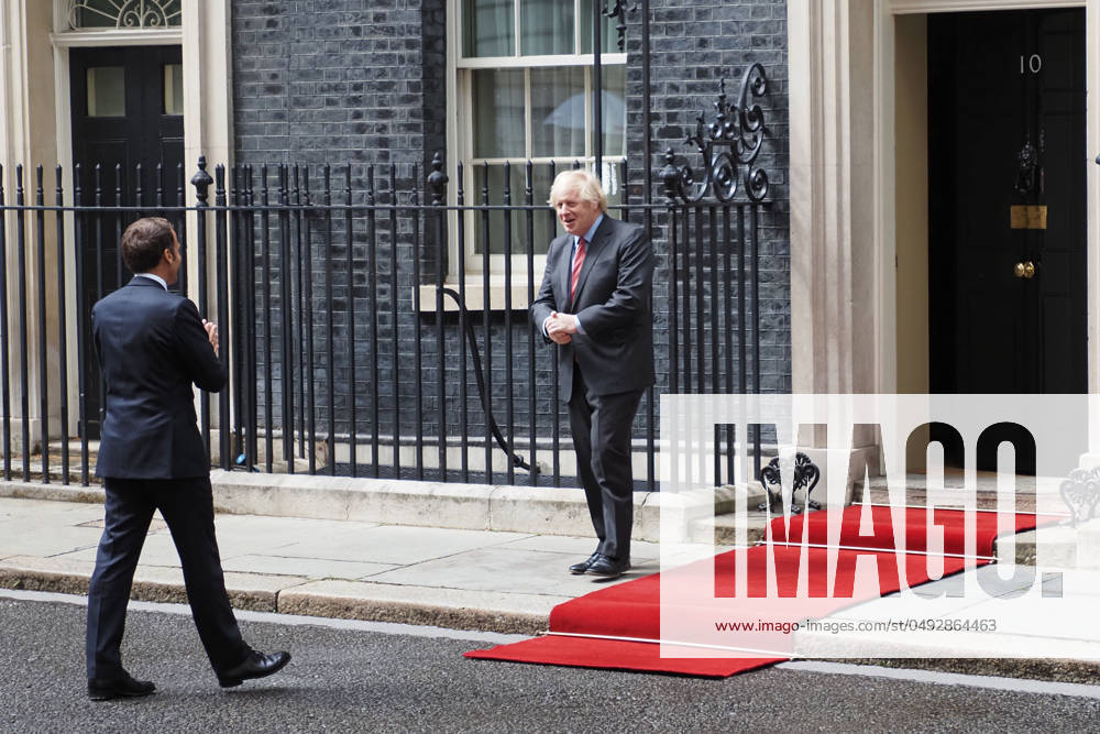 French President Emmanuel Macron visits UK PM Boris Johnson 10 Downing Street, London, UK - 18 June 2020. French President Emmanuel Macron in London to mark the 80th anniversary of Charles de Gaulles radio appeal to his countrymen to resist Nazi occupation, and to discuss Brexit with British Prime Minister Boris Johnson. London, England, UK on June 18, 2020. CAP JOR JOR London Greater London Great Britain
