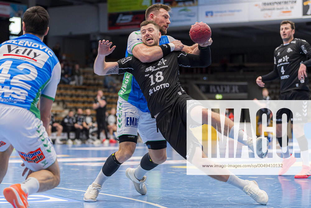 Stuttgart, Germany 29 November 2020 HBL 20 21 Fresh On Goeppingen THW Kiel from left to right in duel Jacob Bagersted Goeppingen and Niclas Ekberg THW Kiel Goeppingen EWS Arena Baden Württemberg Germany