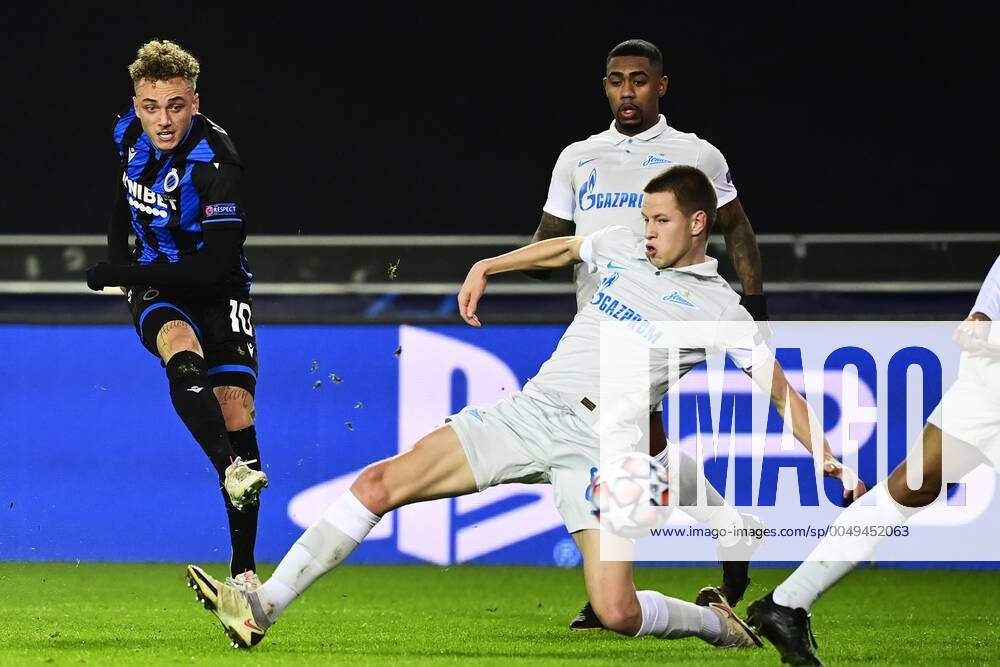 BRUGGE, BELGIUM - DECEMBER 2 : Noa Lang forward of Club Brugge battles for the ball with Danila Prokhin defender of FC Zenit during the UEFA Champions League Group stage - group F, 2nd leg match between Club Brugge and FC Zenit St. Petersburg at the Jan Breydel stadium on December 02, 2020 in Brugge, Belgium, 2 12 2020 FOOTBALL : Club Bruges vs Zenith Saint Petersbourg - UEFA - Ligue des champions - 02 12 2020 PhotoNews Panoramic