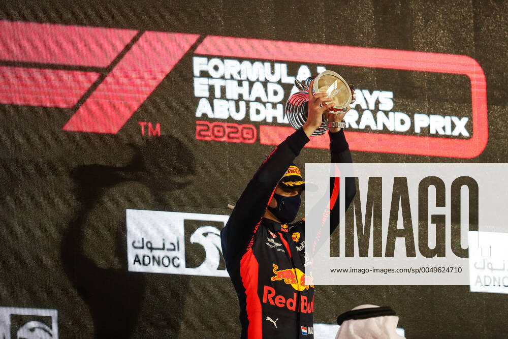 VERSTAPPEN Max (ned), Aston Martin Red Bull Racing Honda RB16, podium during the Formula 1 Etihad Airways Abu Dhabi Grand Prix 2020, from December 11 to 13, 2020 on the Yas Marina Circuit, in Abu Dhabi - Photo Antonin Vincent DPPI FORMULE 1 : Grand Prix d Abou Dabi - 13 12 2020 DPPI PANORAMIC AV2_3074