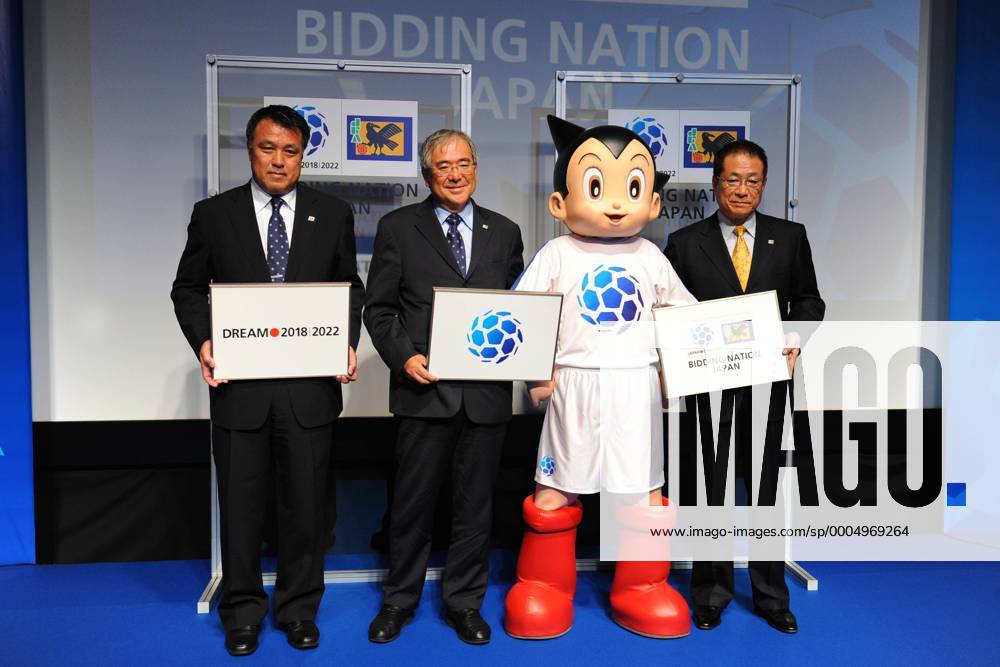 (iL to R) JFA secretary general Kozo Tajima, Junji Ogura (president of East Asian Football Federation), JFA president Motoaki Inukai, Press conference of 2018 2022 FIFA World cup Japan bid committee at JFA House, Tokyo, Japan. (2009100815122496) o0 Funktionär Generalsekretär Präsident Maskottchen Objekte