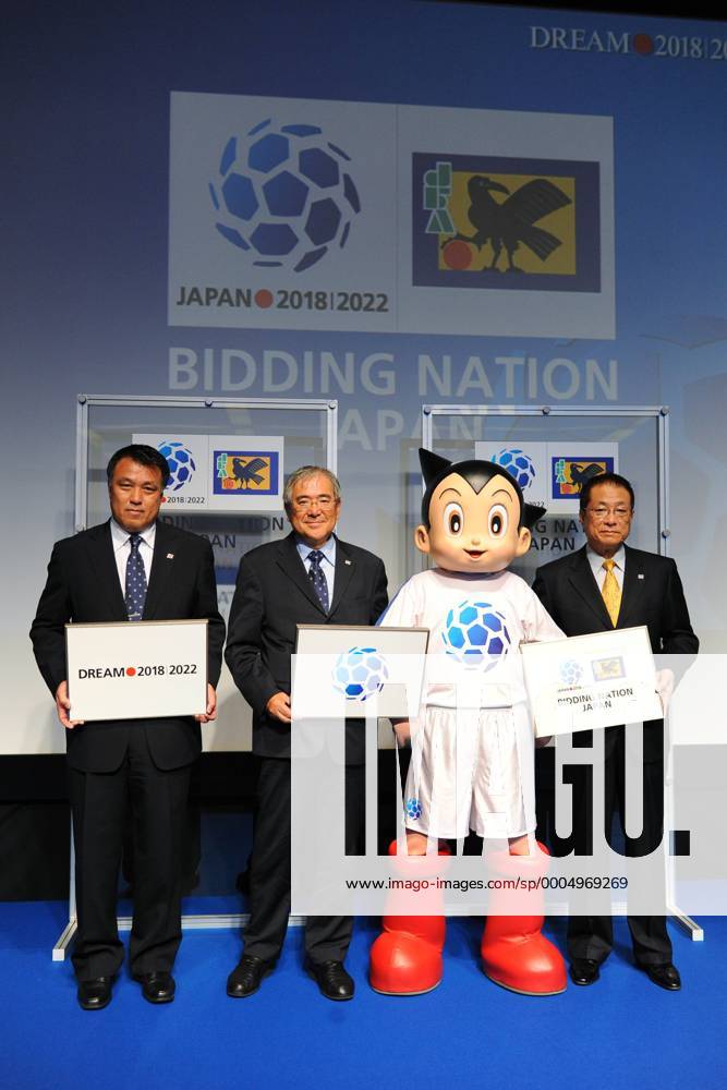 (iL to R) JFA secretary general Kozo Tajima, Junji Ogura (president of East Asian Football Federation), JFA president Motoaki Inukai, Press conference of 2018 2022 FIFA World cup Japan bid committee at JFA House, Tokyo, Japan. (2009100815123265) o0 Funktionär Generalsekretär Präsident Maskottchen Objekte