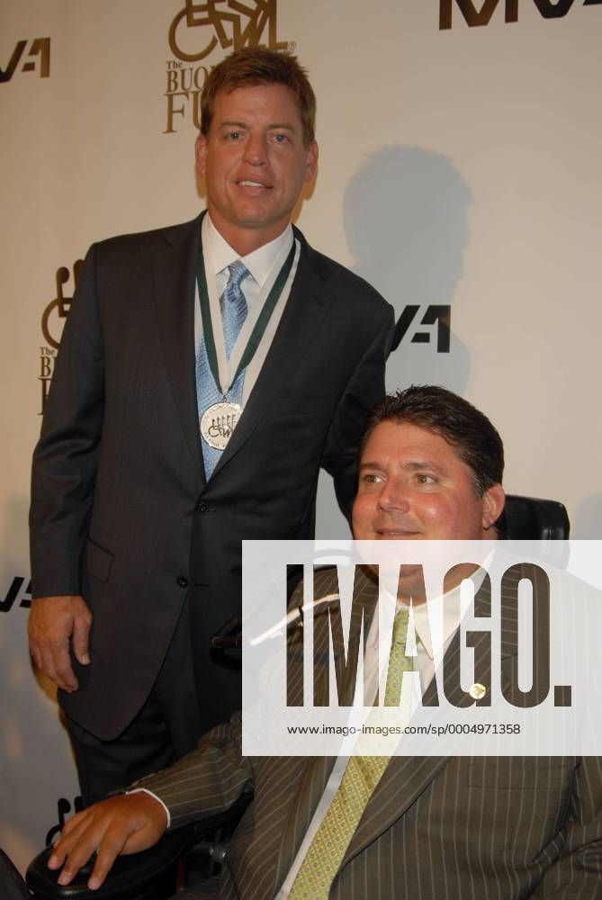 New York, New York,USA TROY AIKMAN (L) and MARC BUONICONTI at the 2009 Great Sports Legends Dinner at th Waldorf Astoria in NYC. Icon1450910067849 o00 American Football