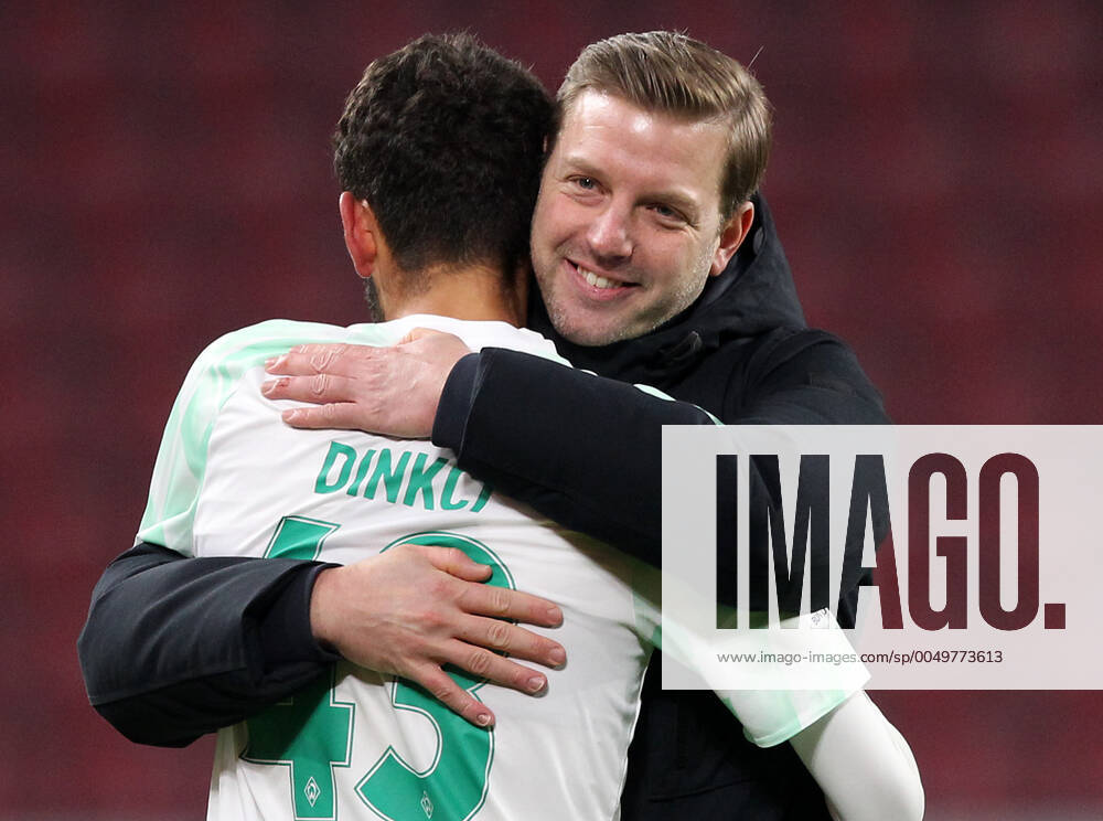 Florian Kohfeldt coach, Werder Bremen with the winning goal scorer Eren Sami Dinkci 43, Werder Bremen , Football, 1 Bundesliga, 13 Matchday, 1 FSV Mainz 05 SV Werder Bremen, 19 12 2020, Opel Arena, Mainz, Germany, zmdz, DFB DFL regulations prohibit any use of photographs as image sequences and or quasi video 1 FSV Mainz 05 SV Werder Bremen