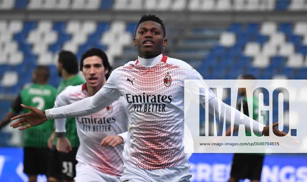 Bilder des Jahres 2020, Sport 12 Dezember Rafael Leao of AC Milan celebrates after scoring the goal of 0-1 during the Serie A football match between US Sassuolo and AC Milan at Citta del Tricolore stadium in Reggio Emilia (Italy), December 20th 2020. Photo Andrea Staccioli Insidefoto andreaxstaccioli