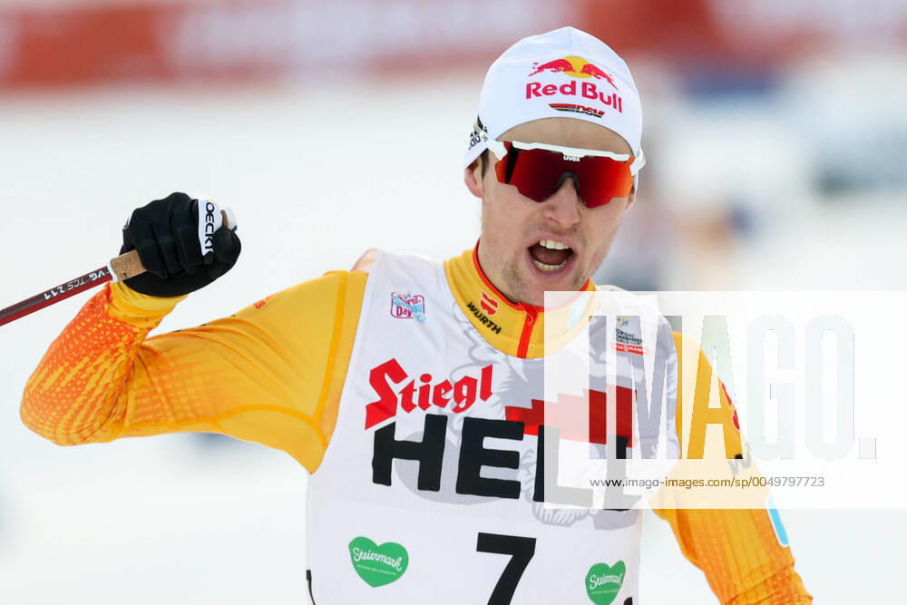 Bilder des Jahres 2020, Sport 12 Dezember NORDIC COMBINED - FIS WC Ramsau RAMSAU,AUSTRIA,20.DEC.20 - NORDIC SKIING, NORDIC COMBINED, CROSS COUNTRY - FIS World Cup, 10km Gundersen, men. Image shows the rejoicing of Vinzenz Geiger (GER). GEPAxpictures xChristianxWalgram