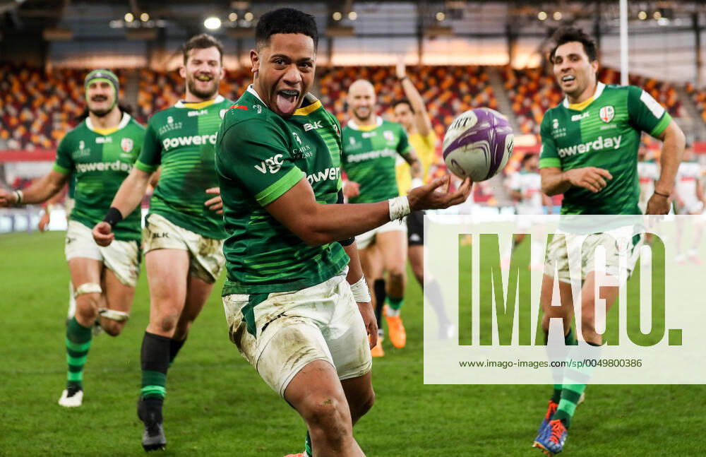 Bilder des Jahres 2020, Sport 12 Dezember European Rugby Challenge Cup Round 2, Brentford Community Stadium, London, England 20 12 2020 London Irish vs Pau London Irish s Phil Cokanasiga celebrates after scoring a try Phil Cokanasiga celebrates after scoring a try 20 12 2020