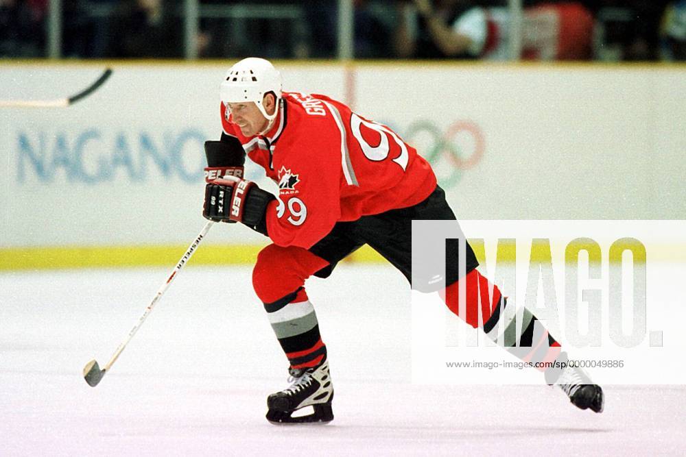 Wayne Gretzky Eishockey OS Winter Olympische Spiele, Winterspiele, Olympia, Olympiade, Finalrunde: Kanada Einzelbild Big Hat Nagano City Dynamik,