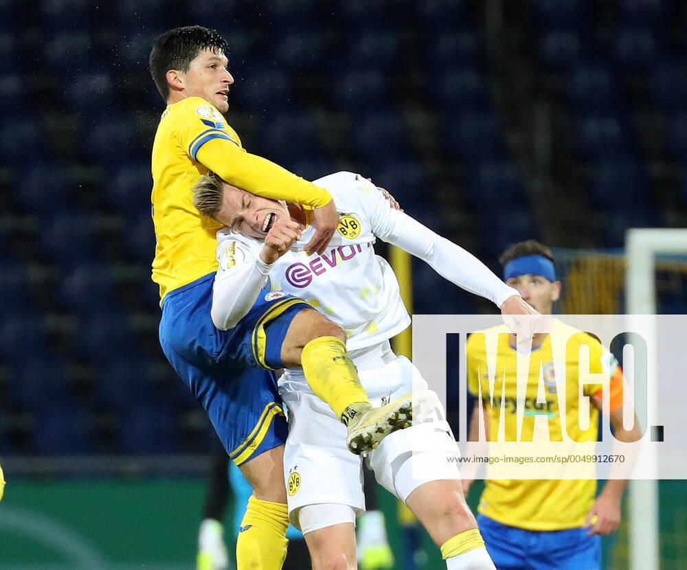 Braunschweig vs Borussia Dortmund, DFB Pokal Braunschweig, 22 12 2020, FUßBALL Eintracht Braunschweig vs Borussia Dortmund, DFB Pokal 2 round, season 2020 21 picture shows Jannis Nikolaou Eintracht Braunschweig , Steffen Tigges Borussia Dortmund Braunschweig