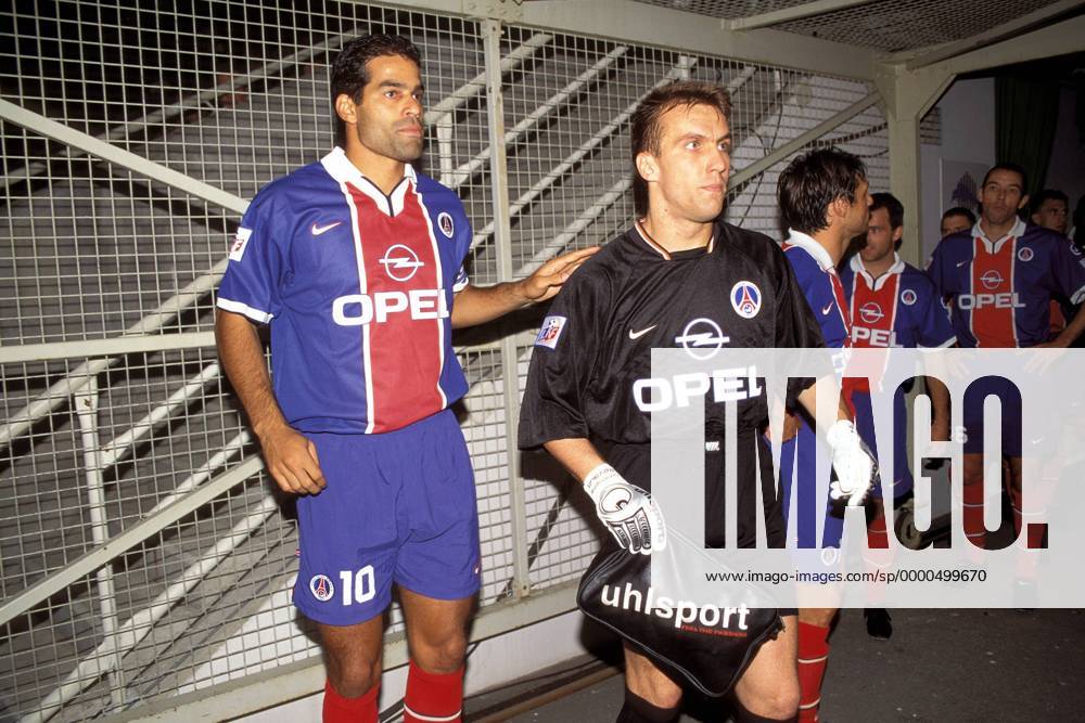 Rai (li.) und Torwart Christophe Revault (beide PSG) kommen aus den Katakomben Fußball Herren Division 1 1997 1998, 1. Französische Liga, Paris St. Germain, Saint, Vdia, Gruppe Prinzenpark, Le Parc de Princes Paris