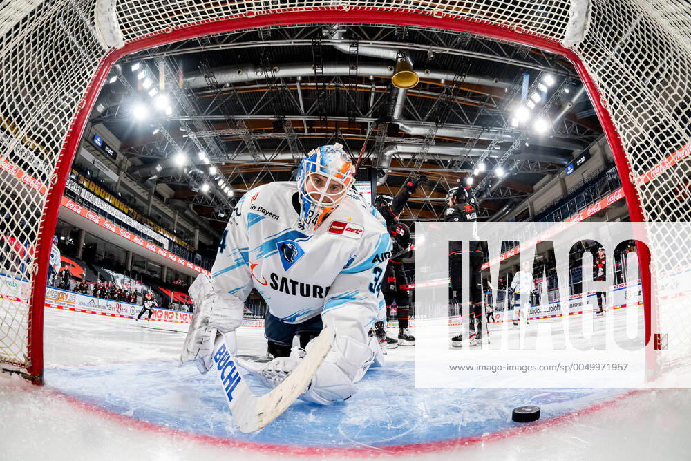 Ice hockey season 2020 2021 DEL Nuremberg Ice Tigers Icetigers ERC Ingolstadt ThHa goal cheers joy Ice Tigers Michael Garteig 34, ERC Ingolstadt down