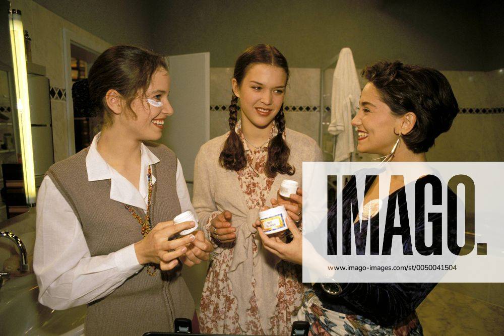 V.l.n.r.: Die Serienstars Melanie Frank (Katrin Bambi Fischer), Tatiani Katrantzi (Jennifer Turner) und Lale Karci (Aylin Eray)
