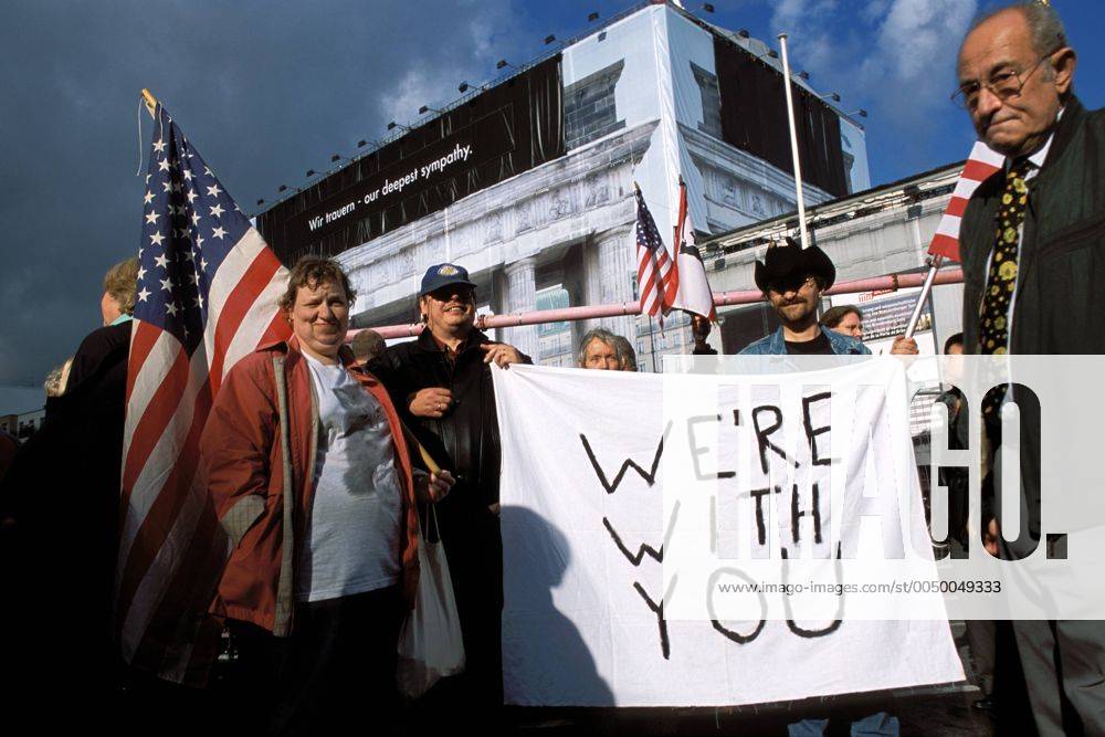 20 Jahre Anschläge vom 11. September: Weltweite Anteilnahme Trauermarsch zur Großkundgebung am Brandenburger Tor