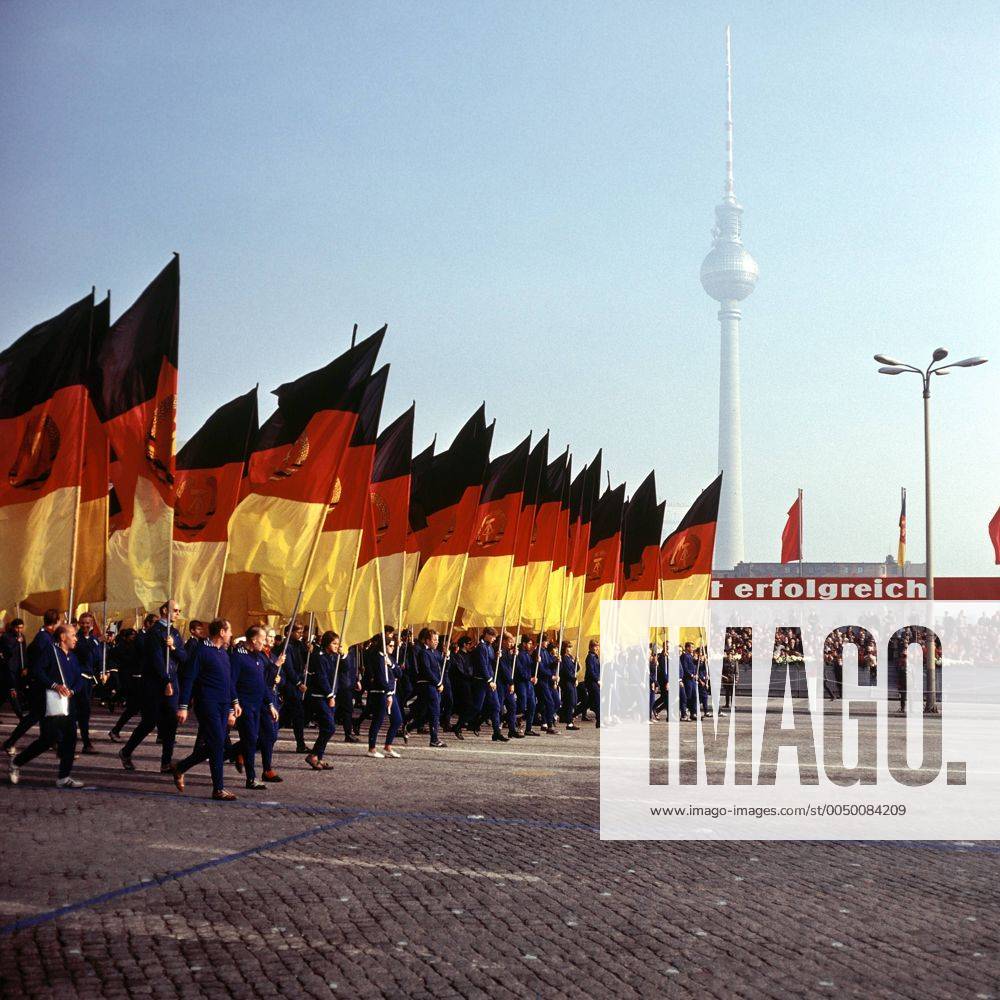 Festumzug zum XX.Jahrestag der Deutschen Demokratischen Republik