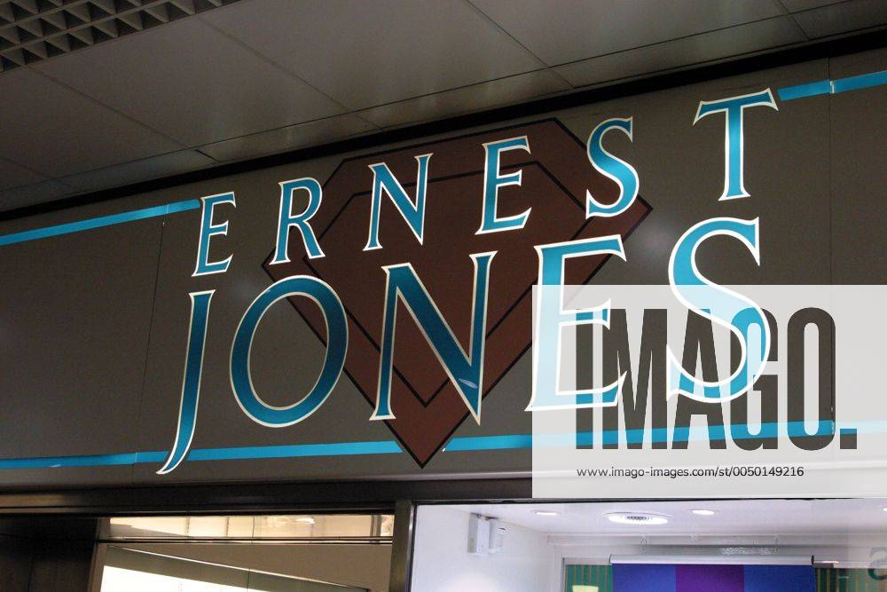 Logo des Juweliergeschäfts -Ernest Jones- in Bath