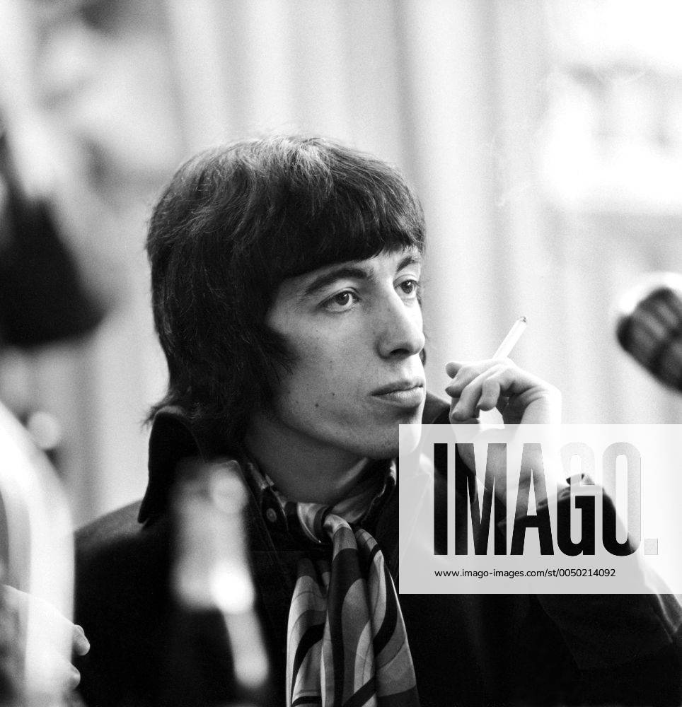 Bassist Bill Wyman (GBR Rolling Stones) während einer Pressekonferenz in Bremen