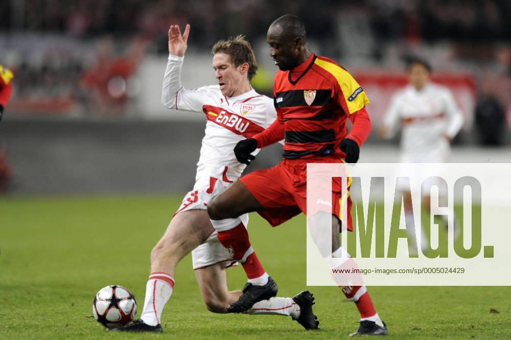 Alexandr HLEB (VfB Stuttgart, li.) gegen Didier ZOKORA (FC Sevilla)