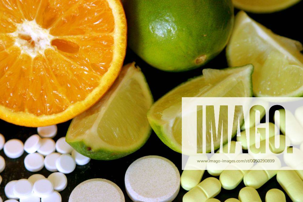 Natürliche und künstliche Vitamine - Zitrusfrüchte und Tabletten