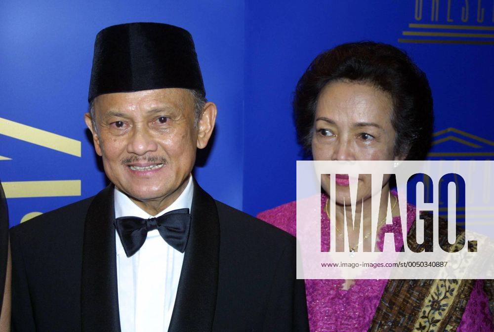 Bacharuddin Jusuf Habibie (Indonesischer Staatspräsident) mit Ehefrau Hasri Ainun Besari (beide INA) anlässlich der Unesco-Gala in Neuss