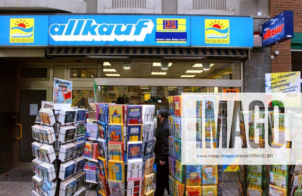 Postkartenständer vor dem allkauf-Reisebüro in Ahlen
