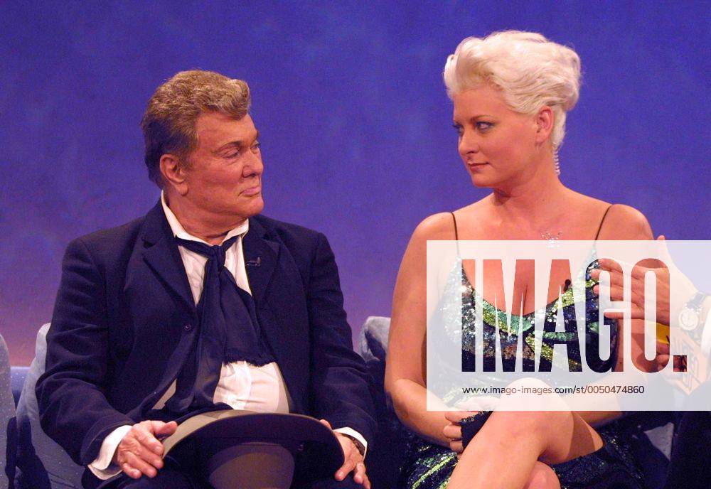 Schauspieler Tony Curtis (USA) mit seiner Ehefrau Jill Ann Vandenberg (USA) anlässlich der ZDF-Show - Wetten dass ...? - in Göttingen