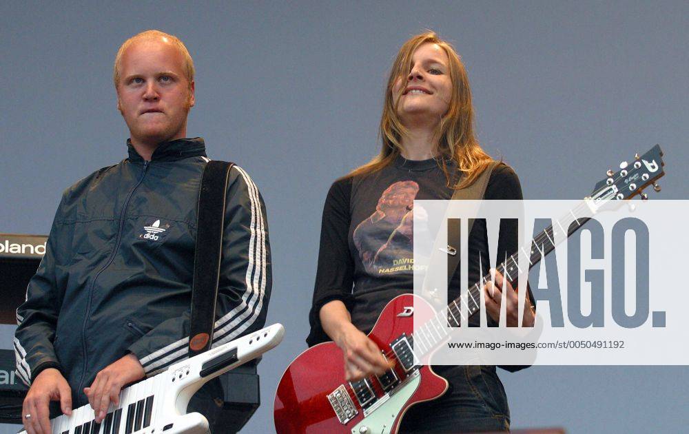 Keyboarder Jean-Michel Tourette (li.) und Sängerin Judith Holofernes (re., alle GER Wir sind Helden) anlässlich des Hessentages in Heppenheim