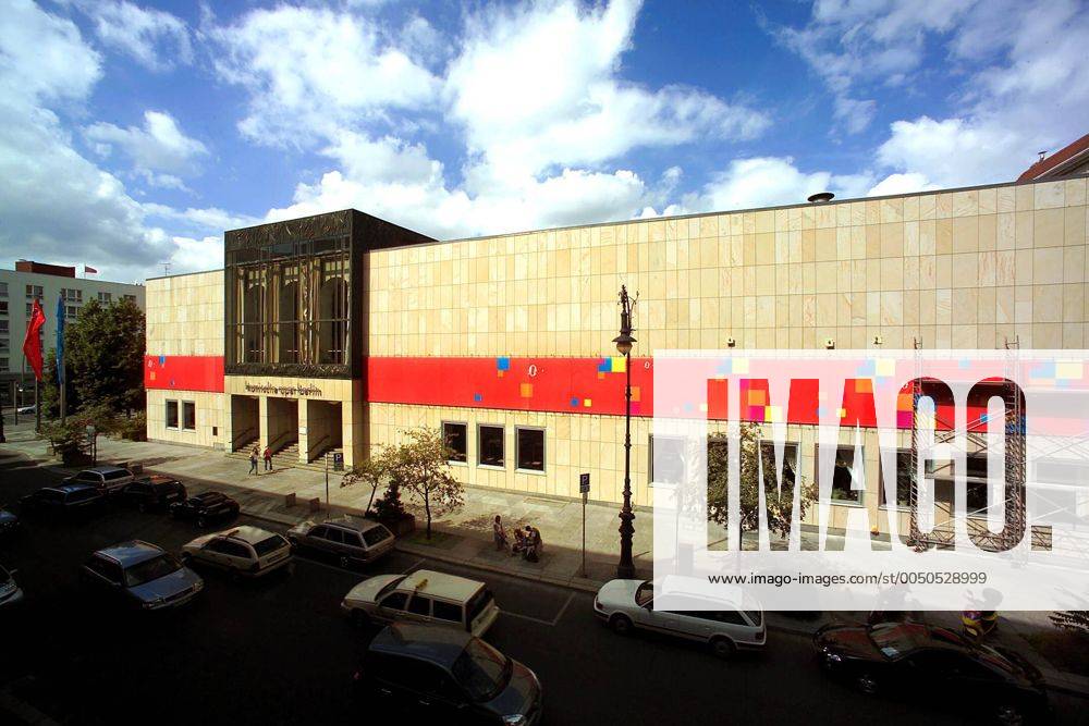 Komische Oper Berlin festlich geschmückt anlässlich des geplanten Festes zum Auftakt der neuen Spielzeit 2004 2005 am 12. September 2004