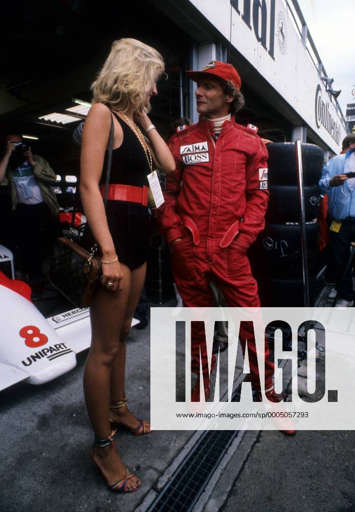 Niki Lauda (Österreich McLaren TAG Porsche, re.) im Gespräch Motorsport Grand Prix Herren Großer Preis von xxx 1984, Formel 1 Weltmeisterschaft, F1, F, GP, WM Gruppe Aufnahmedatum geschätzt