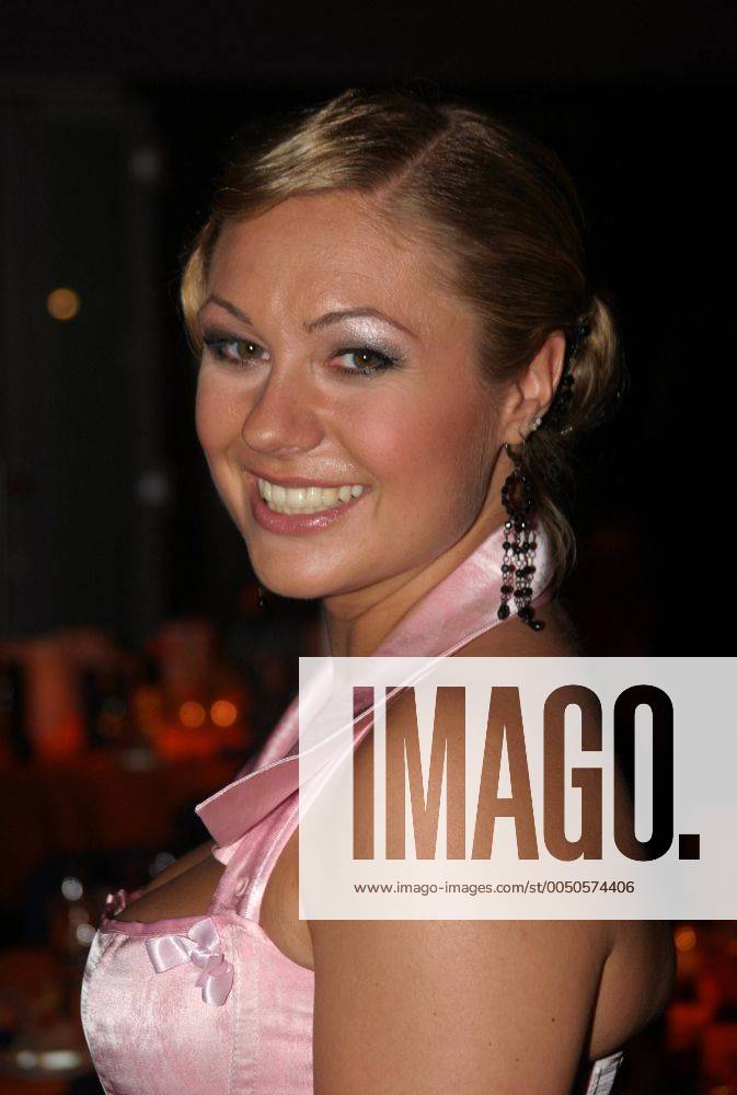 Moderatorin Ruth Moschner (GER) anlässlich der Verleihung des DEUTSCHEN FERNSEHPREISES 2004 in Köln