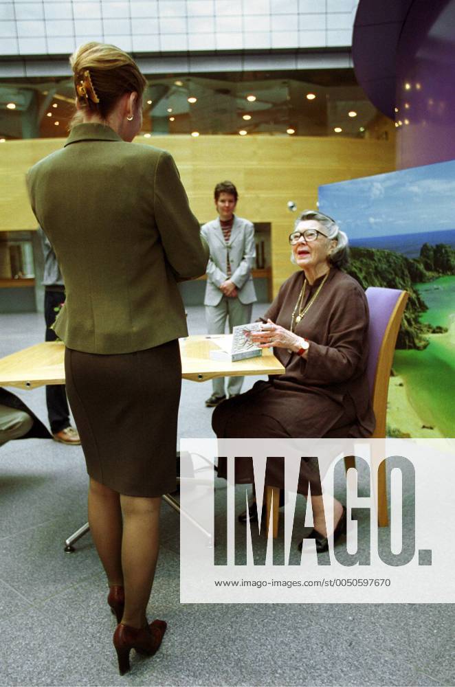Rosamunde Pilcher (GBR Schriftstellerin) anlässlich einer Signierstunde in der britischen Botschaft in Berlin