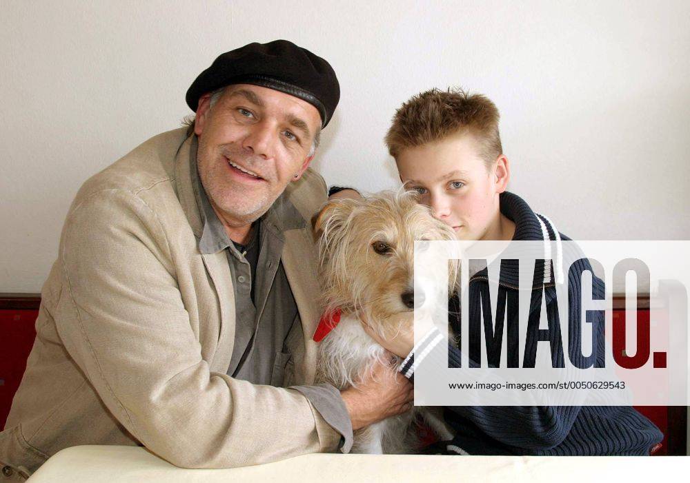 Schauspieler Christian Kohlund (SUI) mit Sohn Luca und Hund Hipo