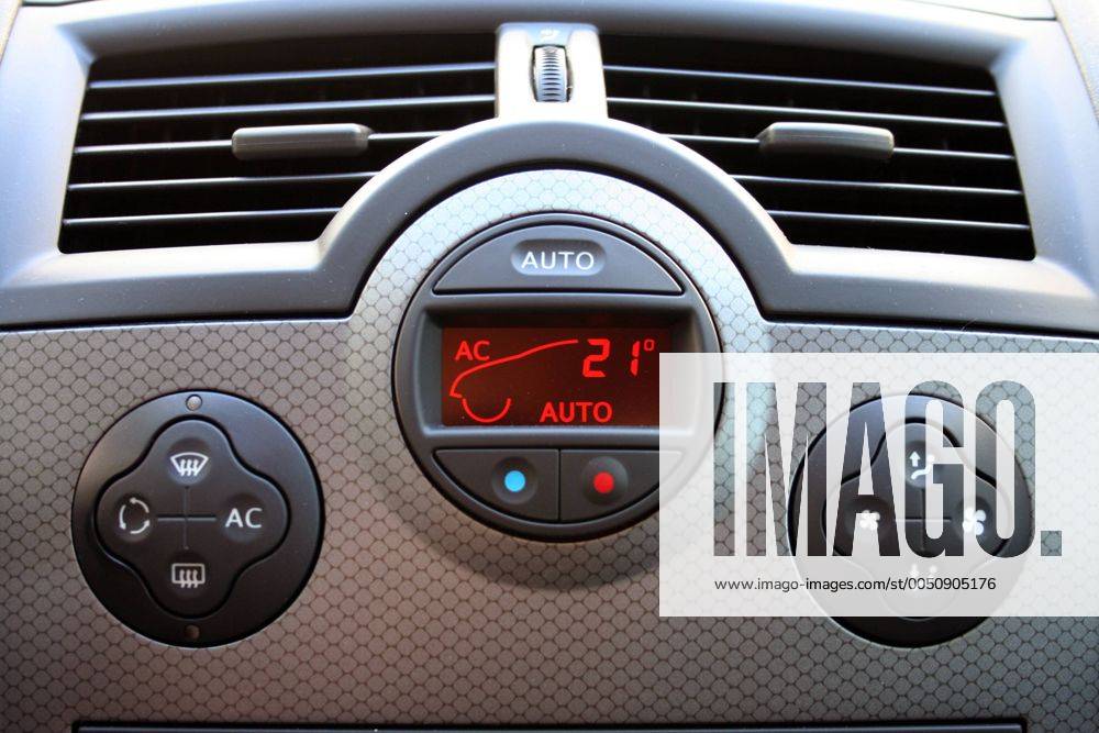 Display und Bedienelemente für die Klimaanlage im Renault Megane Dynamique Luxe 1.6 16V