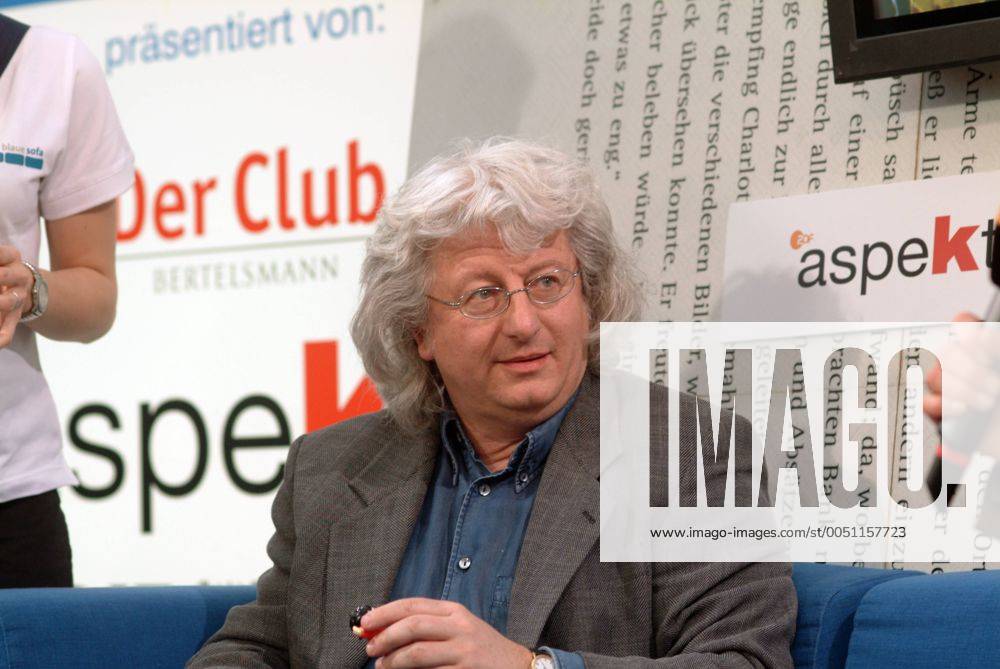 Schriftsteller Peter Esterhazy (HUN) beim Blauen Sofa auf der Leipziger Buchmesse 2006