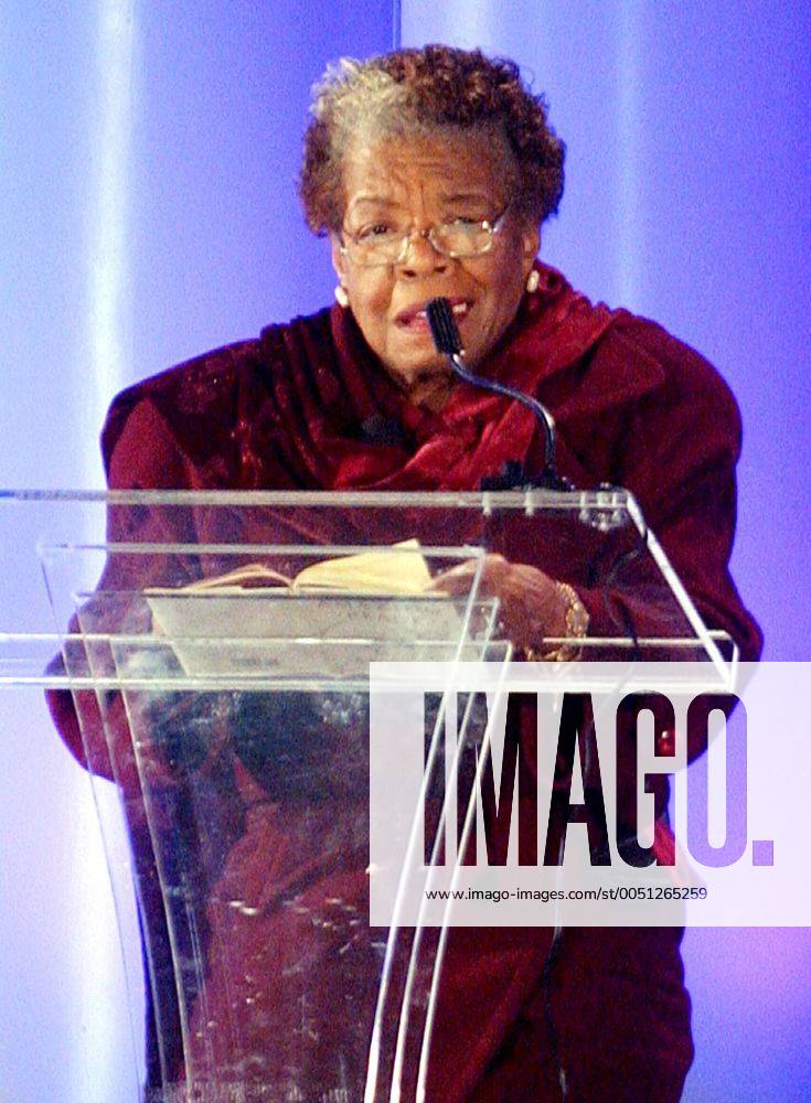 IMAGO ICONS: Maya Angelou Schriftstellerin Maya Angelou (USA) während einer Ansprache anlässlich der - Pageant of Peace and National Christmas Tree Lighting - Zeremonie in Washington D.C. - (wap2005120114)