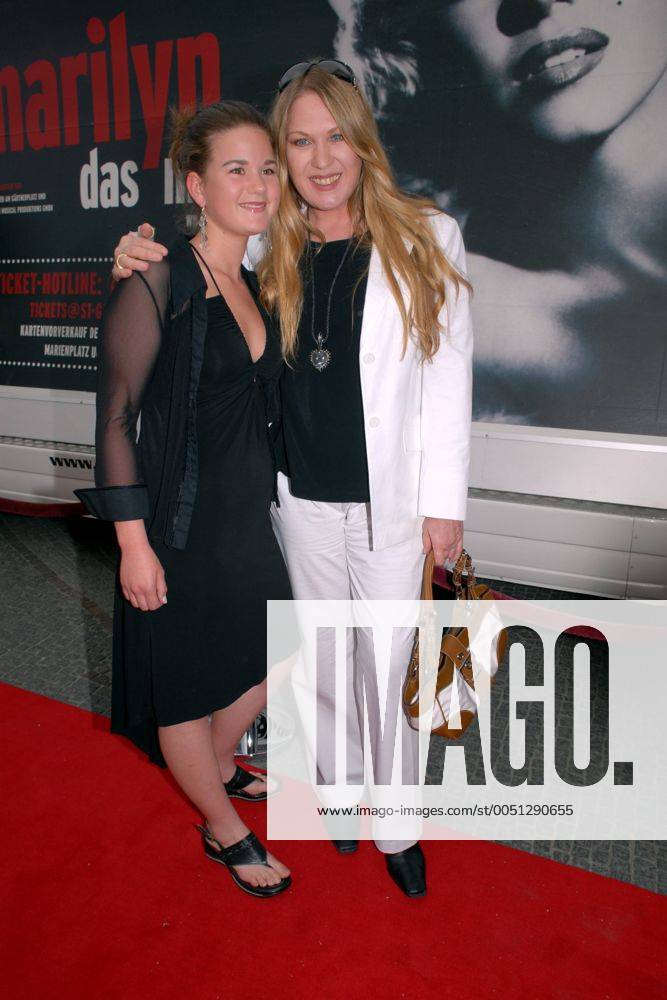 Sängerin Juliane Werding mit Tochter Charis Maria (beide GER) anlässlich der Premiere des Musicals - Marilyn das Musical - in München
