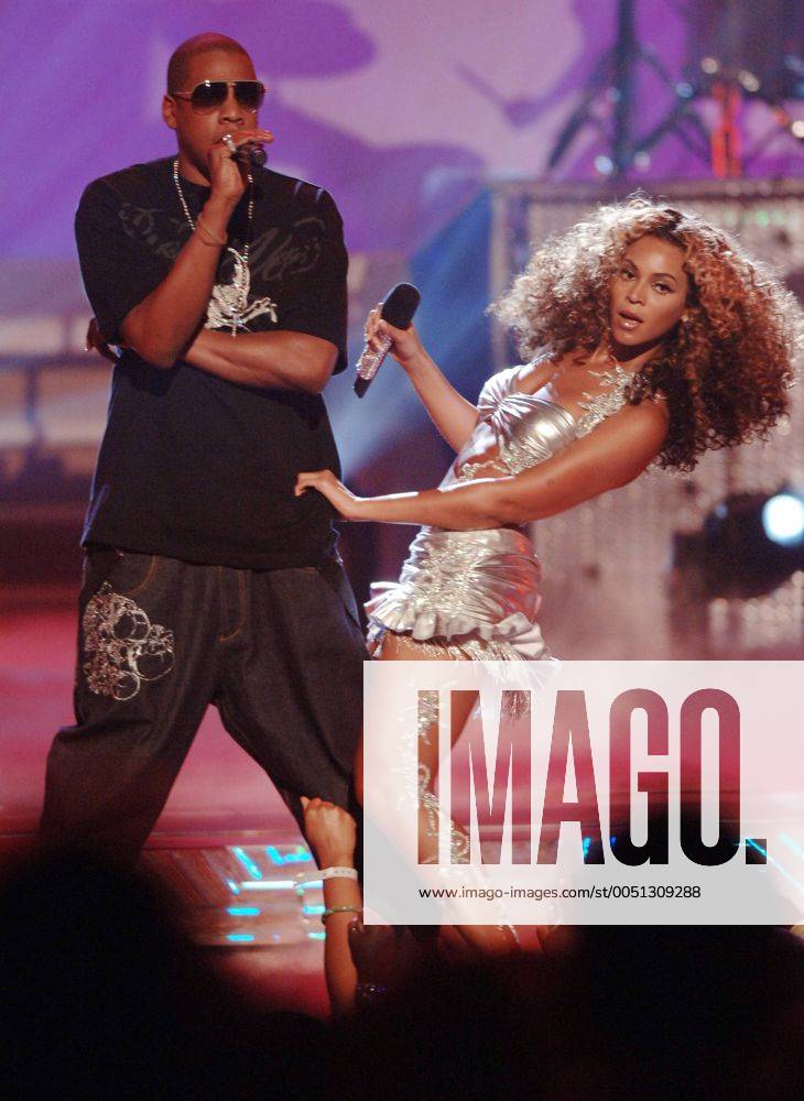 Sängerin Beyonce Knowles (USA) und Rapper Jay-Z (USA) bei ihrem Konzert anlässlich der - Bet Awards 2006 - in Los Angeles - (lap2006062724)