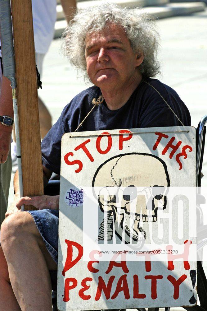 Stop the Death Penalty - Demonstrant mit Plakat anlässlich einer Demonstration gegen die Todesstrafe in Washington D.C. - WAX20060630402