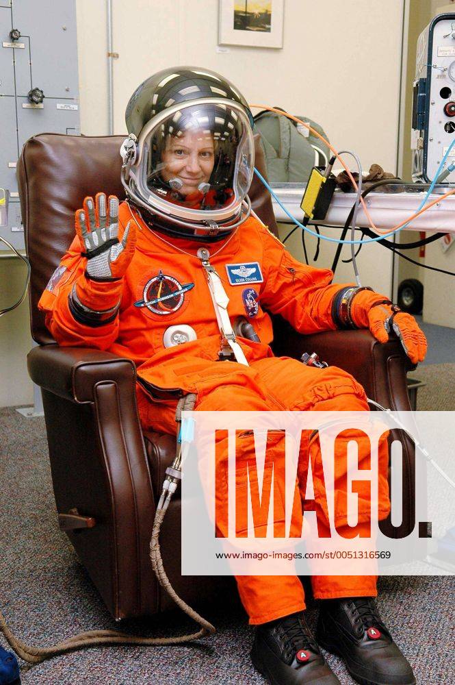 Commander Eileen Collins (USA Mission STS 114) während einer medizinischen Untersuchung auf Cape Canaveral wax200507261043