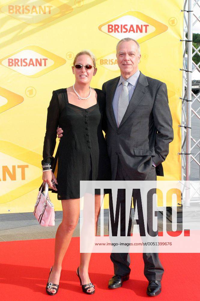 Schauspieler Dirk Galuba mit Ehefrau Natascha (beide GER) anlässlich des Medienpreises - Brisant Brillant - in Dresden