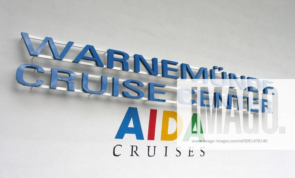Schriftzug des Warnemünde Cruise Center am Kreuzfahrthafen in Warnemünde