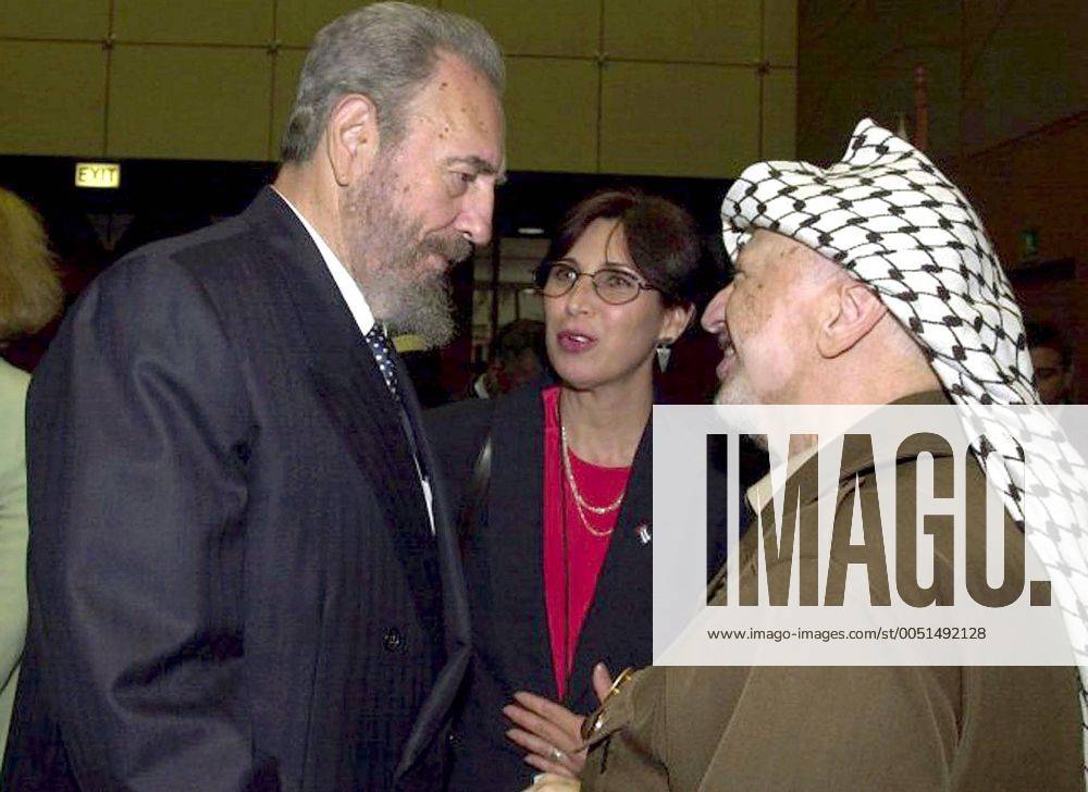 Staatspräsident Fidel Castro (li., CUB) und Yassir Arafat (PLE PLO Präsident Palästinensische Autonomiegebiete) anlässlich der World Conference Against Racism in Durban, Südafrika (WAX2004111101)