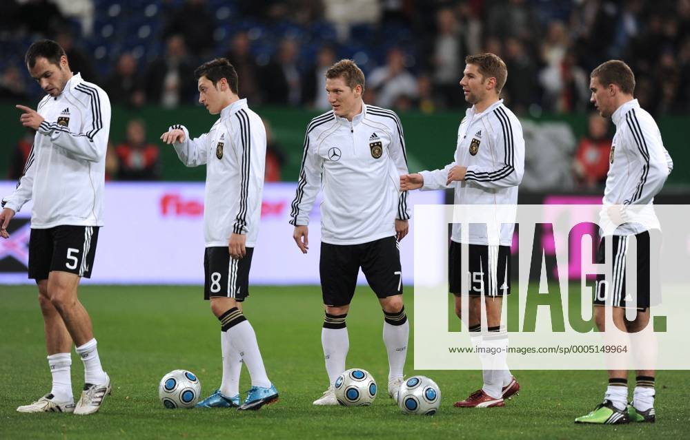Fussball Länderspiel, Testspiel, DEUTSCHLAND - ELFENBEINKÜSTE 2-2, v.re. Lukas Podolski (Deutschland), Thomas Hitzlsperger (Deutschland), Bastian Schweinsteiger (Deutschland) und Mesut Özil (Deutschland) und Heiko Westermann (Deutschland)