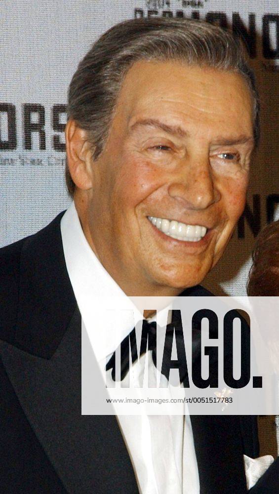 Schauspieler Jerry Orbach (USA) während eines Pressetermins Promotionveranstaltung in New York - (nyp2004122902)