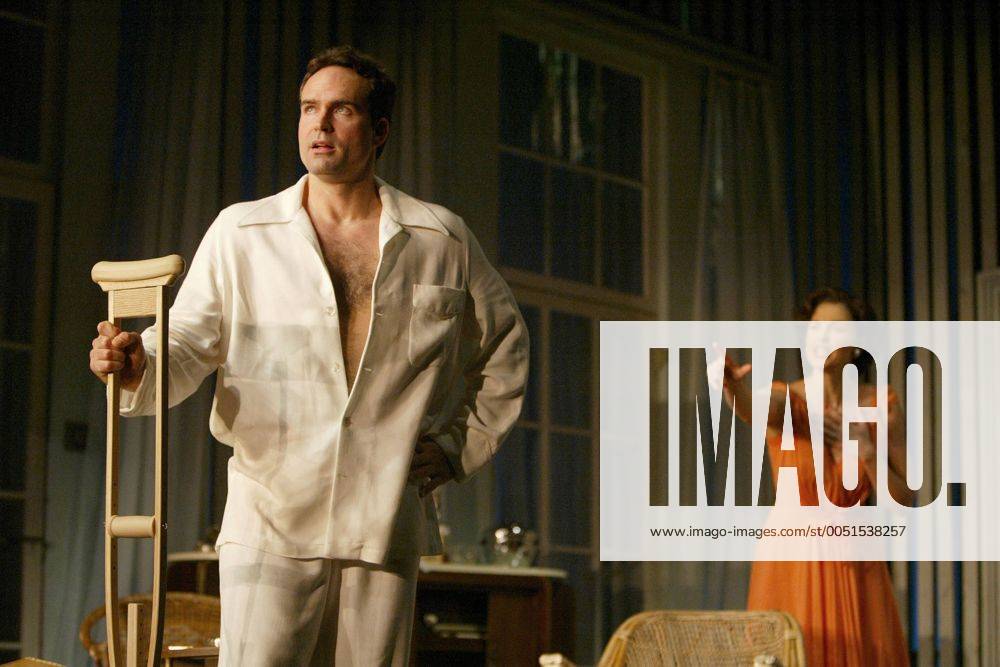 Schauspieler Jason Patric und Ashley Judd (beide USA) während der Aufführung von - Cat on a Hot Tin Roof - in New York - (WAX2003111701)